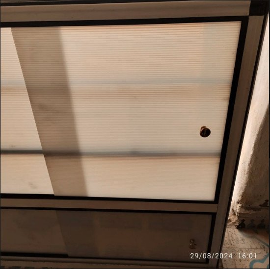 فيترينا ألومنيوم لعرض المنتجات بحالة ممتازة